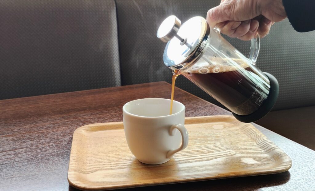 フレンチプレスで注ぐ